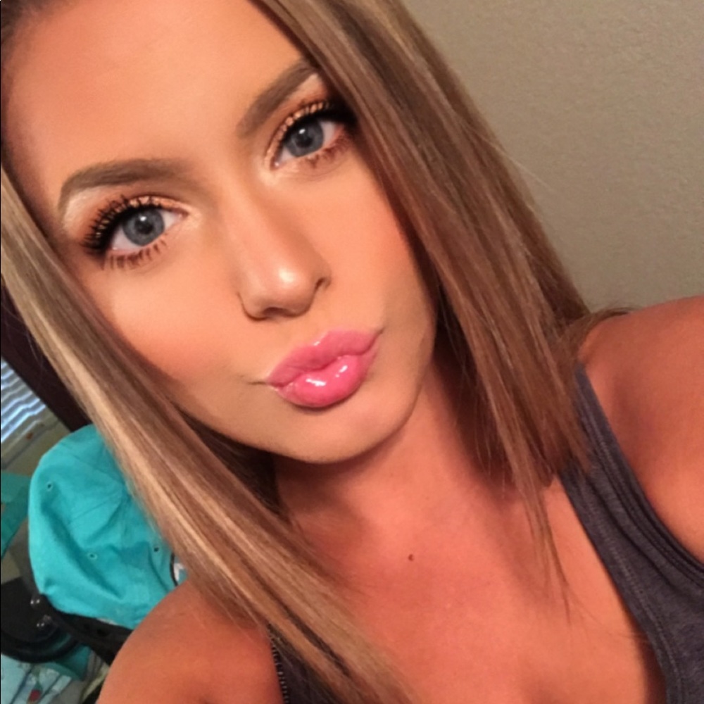 Meet your Posher, Alyssa